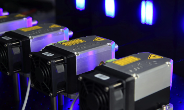 10 scholarships for Master&rsquo;s degree students in STEM disciplines to carry out research internships at LENS .